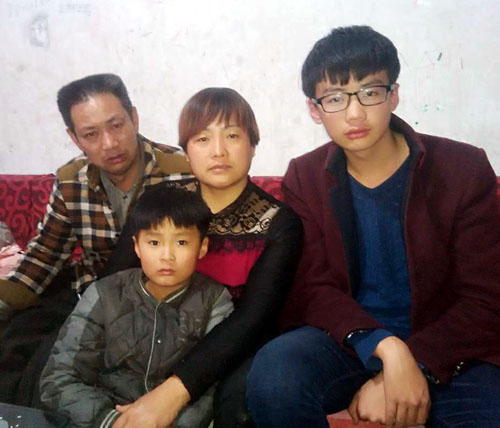 图为赵静的全家福